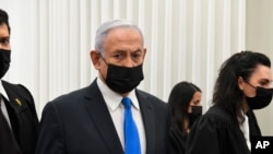 Kryeministri izraelit Benjamin Netanyahu gjatë seancës në një gjykatë në Jeruzalem.