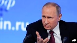 블라디미르 푸틴 러시아 대통령이 23일 모스크바에서 연례 기자회견을 하고 있다.