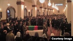 د سیداحمد ګیلاني د جنازې لمونځ نن سهار په ارګ کې ادا شو.