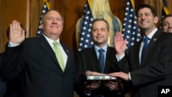 یکی از گزینه های پیشنهادی ترامپ که روز پنجشنبه در مقابل کمیته سنا حضور میابد، مایک پمپئو (چپ) نامزد ریاست سازمان سیا است. 