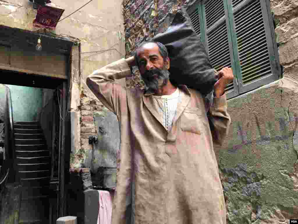 Mostafa says he fears eviction from his family home of generations and says, “I love my grand sons even more than my sons.” 3 June 2016. (Photo: Hamada Elrasam for VOA) 