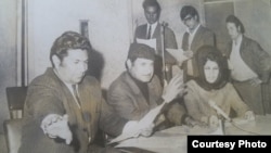 در عکس (ستدیوی شماره ۴۴ رادیو افغانستان): ایستاده از طرف راست: مرحوم ف عبادی، احد عزیززاده، غنی ظریفیار نشسته از راست به چپ: زینت گلچین، مرحوم استاد رفیق صادق و مرحوم مشعل هنریار