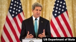 美国国务卿克里在巴黎发表讲话