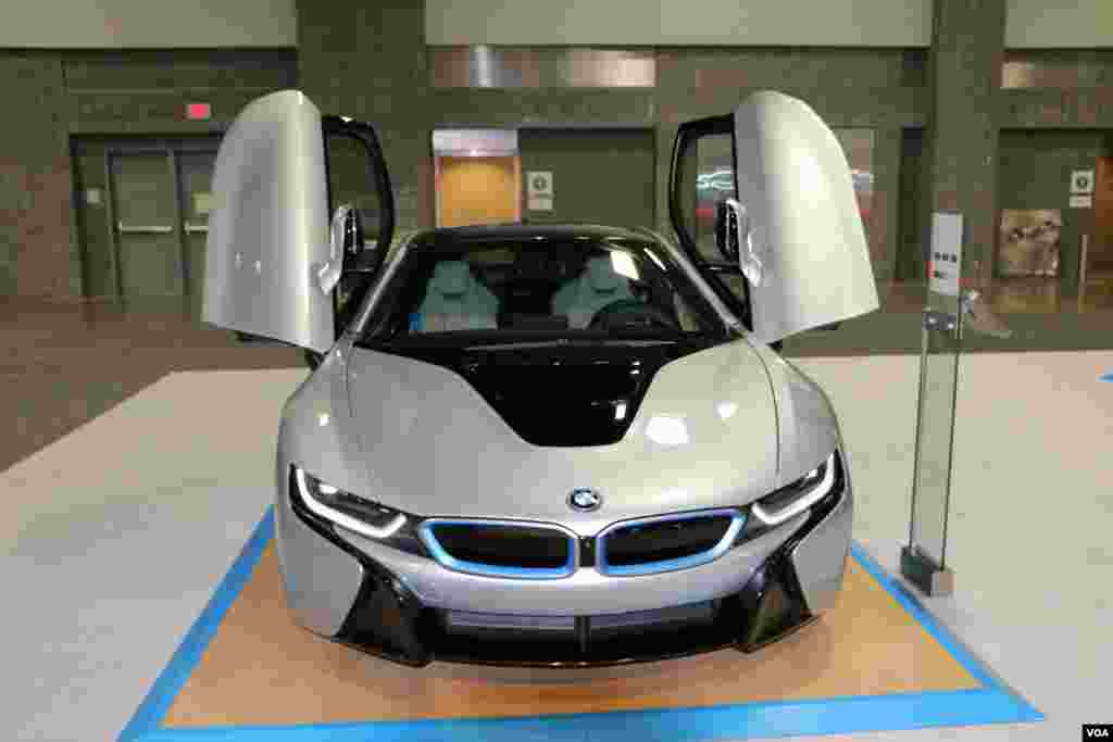 宝马 I 8 展翅车展