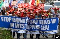 菲律宾民众2月份抗议中国在南中国海争议岛屿建造军事设施