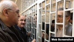 ReAL Hərəkatının sədri İlqar Məmmədov Müsavat başqanı İsa Qəmbərlə (Foto Arif Hacılının Facebook səhifəsindən götürülüb)