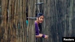 资料照片。泰国缅甸边境附近难民营中的一名缅甸女难民。(2014年7月21日)