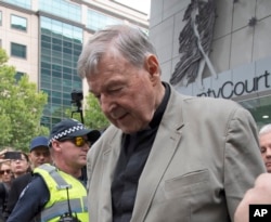 호주의 조지 펠 추기경이 미성년자 대상 성범죄 혐의로 유죄 평결을 받은 사실이 26일 공개됐다.