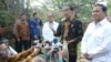 Presiden Joko Widodo dan Ketum Gerindra Prabowo Subianto menanggapi situasi menjelang pelaksanaan Pilkada 2017 di kediaman Prabowo di Hambalang Bogor Senin 31 Oktober 2016. (Foto: Biro Pers Kepresidenan).