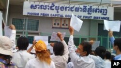 ព្រះរាជ​អាជ្ញា​រង​សាលា​ដំបូង​រាជធានី​ភ្នំពេញ ​គឺ​លោក​មាស​ ច័ន្ទពិសិដ្ឋ​ មាន​ប្រសាសន៍​ថា​ មន្ត្រី​កង​រាជ​អាវុធហត្ថ​មក​ពី​ខេត្ត​កណ្តាល​ត្រូវ​បាន​ដោះ​លែង។