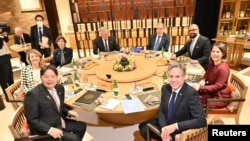 Mawaziri wa Mambo ya Nje na maafisa wa G7 wakiwa katika utekelezaji wa majukumu yao pamoja na kupata chakula cha usiku kwenye mkutano wa kundi la G7 Japan, Aprili 16, 2023. Picha kutoka Wizara ya Mambo ya Nje ya Japan/ kupitia REUTERS 