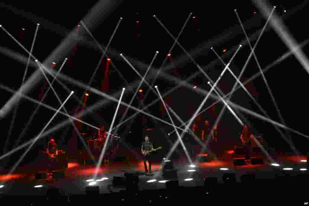 Penyanyi Sting tampil dalam pertunjukan konser di Auditorio Nacional di Mexico City, Meksiko.