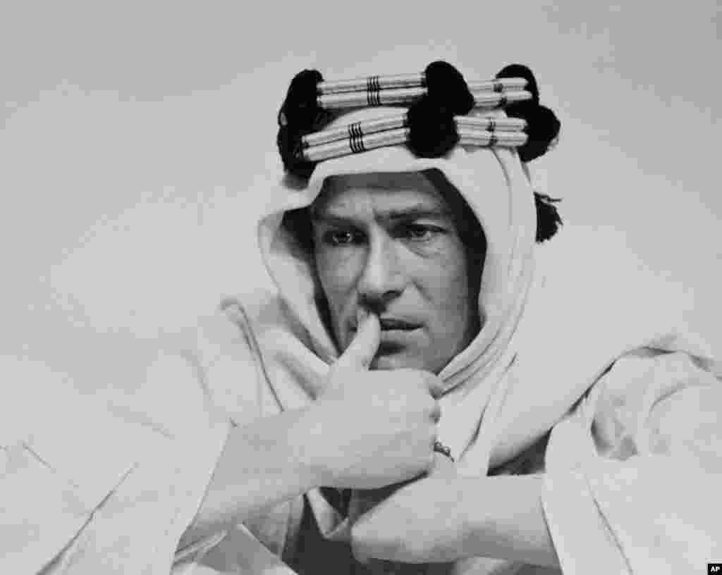 بازی در فیلم لورنس عربستان، پیتر اوتول را به ستاره تبدیل کرد. تاریخ این عکس مشخص نیست.