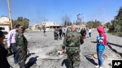 نیروهای ارتش درباره عملیات بازپس گیری قریتین به روزنامه نگاران توضیح می دهند 