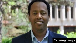 ሀምሊን ዩኒቨርስቲ ረዳት ፕሮፌሰር የሆኑትና በተለይ በኢንተርኔትና ማኅበራዊ ሚድያዎች ዙሪያ ሰፊ ጥናቶችን ያካሄዱት እንዳልካቸው ጫላ