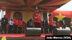 Presidente reconhece que mudanças marcham devagar e que o país paga pelosm desvios