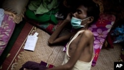 Wani mai fama da cutar TB yana kwance