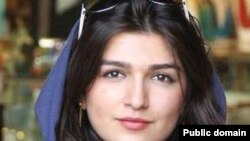 غنچه قوامی شهروند ۲۵ ساله ایرانی-بریتانیایی که از اوایل تیر ماه تاکنون در ایران زندانی است.