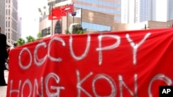 10月15日，示威者在香港发起“占领中环”行动