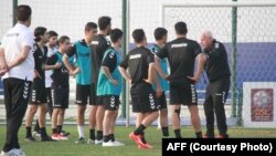 برخی از بازیکنان تیم ملی فوتبال افغانستان در دوحۀ قطر