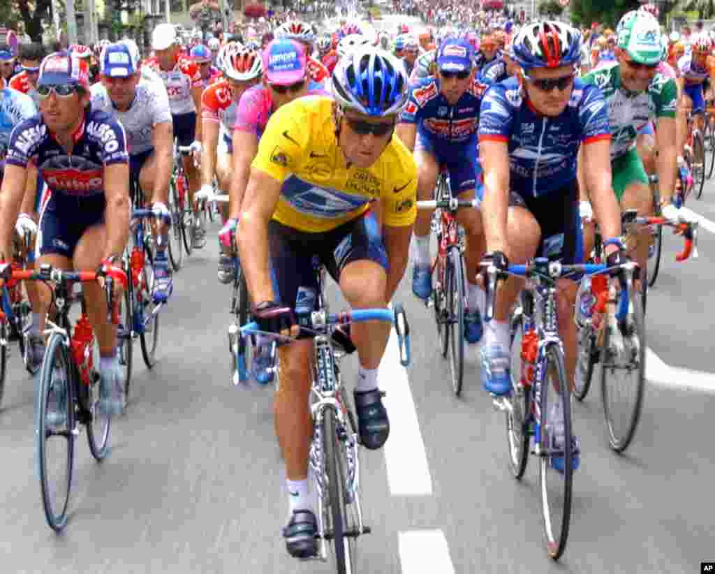 July 26, 2002: Armstrong at the start of the 18th stage of the Tour de France. Teammate Floyd Landis is second right.