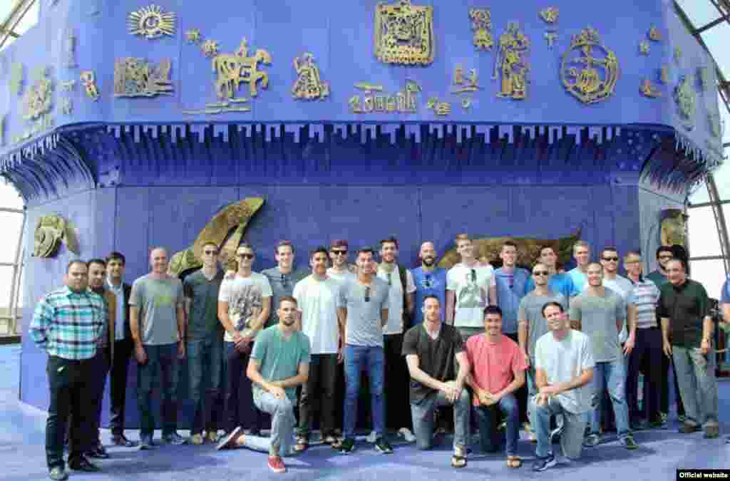 &nbsp;بازدید بازیکنان و کادر فنی تیم ملی والیبال آمریکا از برج میلاد تهران