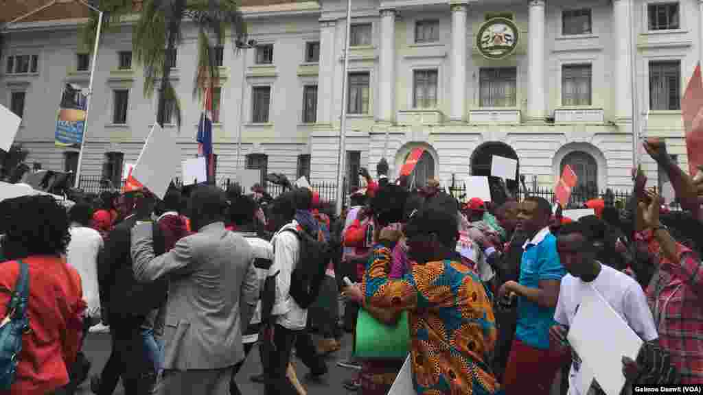 የኡጋንዳ መንግሥት ሮቤርት ኪያጉላኚን እንዲፈታ በናይሮቢ ሠልፍ ተደረገ