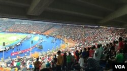 Mashabiki wa Misri wakiwa makundi mawili katika uwanja wa mpira wa kimataifa wa Cairo, Ijumaa, 07.19.2019. Picha na Sunday Shomari.