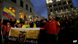 2018年10月31日厄瓜多尔政府外举行抗议。抗议者要求政府取消朱利安·阿桑奇的厄瓜多尔国籍。(资料照）