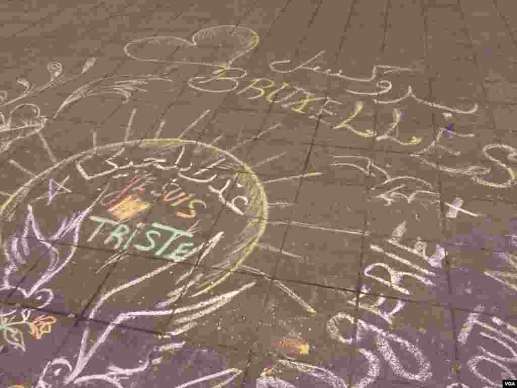 به زبان های مختلف با قربانیان همدردی می شود.