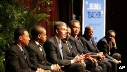 邓肯部长(左三)刘易斯众议员(右二)等呼吁黑人男生从教