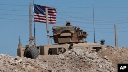 在叙利亚北部曼比季前线附近的美军。（2018年4月4日）