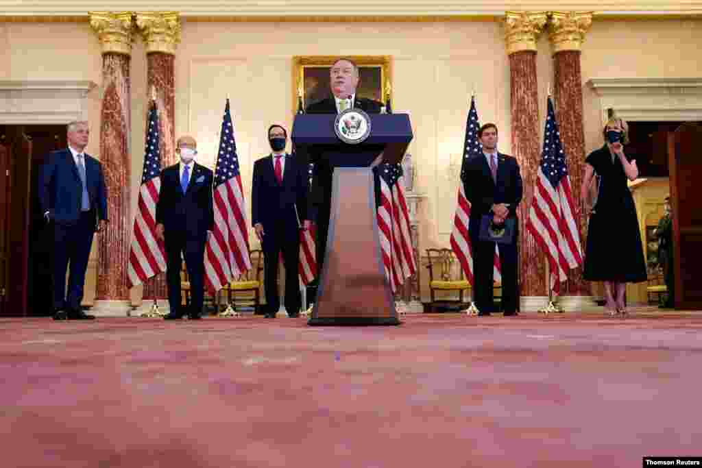 마이크 폼페오 미국 국무장관이 워싱턴 국무부 청사에서 이란에 대한 제재 복원을 발표했다. 폼페오 장관은 또 니콜라스 마두로 베네수엘라 대통령이 이란의 무기 금수 제재 회피를 돕는다며 베네수엘라에 대한 제재를 가할 것이라고 밝혔다. 