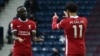 'Yan wasan Liverpool Sadio Mane, hagu da Mohamed Salah, dama 