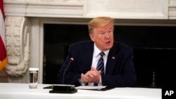 美国总统特朗普5月8日在白宫发表讲话。