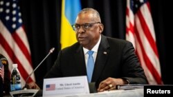 لوید آستین، وزیر دفاع آمریکا، در نشست «گروه تماس دفاعی اوکراین» در پایگاه هوایی رامشتاین در آلمان - ۱۹ سپتامبر ۲۰۲۳ (۲۸ شهریور ۱۴۰۲)