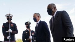美国国防部长奥斯汀欢迎北约秘书长斯托尔滕贝格(Jens Stoltenberg)到访（路透社2021年10月4日）