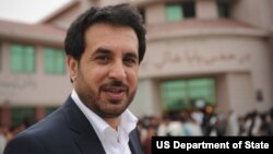 خالد در ناحیه شکم و سینه مجروح گردیده است