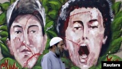 A vista de casas destruídas depois de um incêndio florestal ter devastado vários bairros nas colinas de Valparaiso no Chile, Abril 13, 2014.