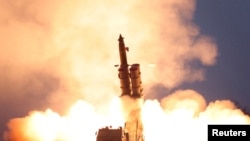 资料照片：朝鲜试射导弹（2019年11月28号）。