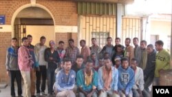 Illegal Ethiopian immigrants who were rounded up by the police, at an immigration office, in the northern district of Karonga, Malawi, Sept. 24, 2014. (Tiwonge Kumwenda/VOA)
