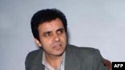 آقای کبودوند، روزنامه نگار و فعال مدنی، سالهاست که زندانی است. 