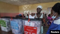 ሊቤሪያውያን ድምጽ እየሰጡ እአአ ጥቅምት 10/2023 