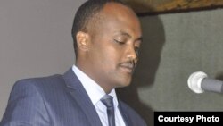 Faayilii - Itti gaafatamaa biiroo dhimmoota kominikeeshinii Oromiyaa obbo Addisuu Araggaa Qixxeessaa