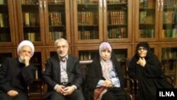 زهرا رهنورد، میرحسین موسوی و مهدی کروبی از بهمن ۱۳۸۹ در خانه های شان زندانی هستند. 