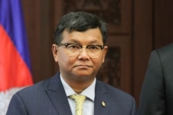 រូបឯកសារ៖ លោក​ ហង់ ​ជួនណារ៉ុន​ រដ្ឋ​មន្ត្រី​ក្រសួង​អប់រំ​ យុវជន​ និង​កីឡា​នៃ​ប្រទេសកម្ពុជា។