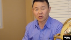 熊焱在会上发言 （美国之音国符拍摄）