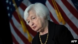 （资料照片）在这张于2023年4月20日拍摄的照片中，美国财政部长贾纳·耶伦在华盛顿特区约翰霍普金斯大学高级国际研究学院就美中经济关系发表讲话。