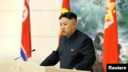 22일 북한 평양에서 열린 은하3호 장거리 로켓 발사 성공 기념 연회에서 연설하는 김정은 국방위 제1위원장.