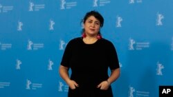 خانم مرتضایی، ۵۱ ساله، متولد آلمان است. 